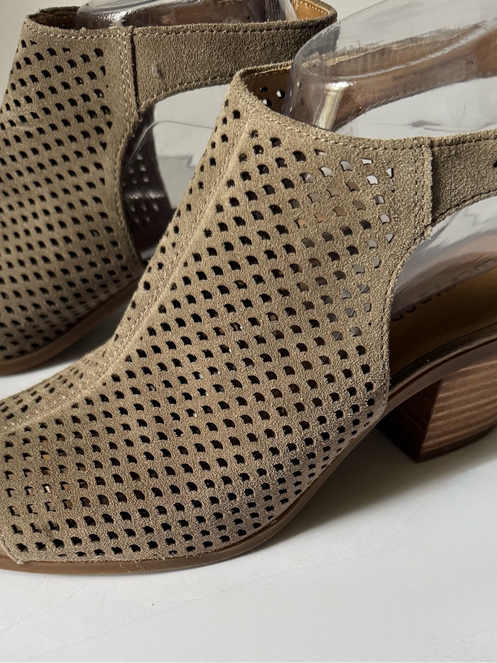 Lucky Brand Women’s 9 Stacked Block Heels Shoes Open Toe Perforated Suede Taupe